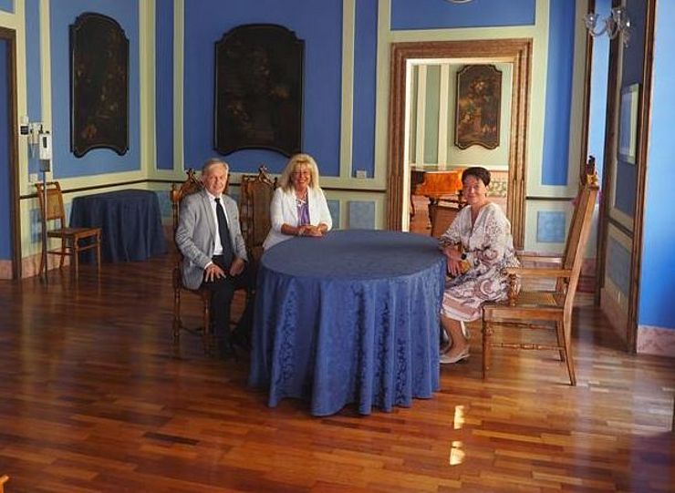 LTPin Sonja Ledl-Rossmann (re.) und ihre AmtskollegInnen Rita Mattei (Südtirol) sowie Walter Kaswalder (Trentino) trafen sich in Riva del Garda zum Abstimmungsgespräch.