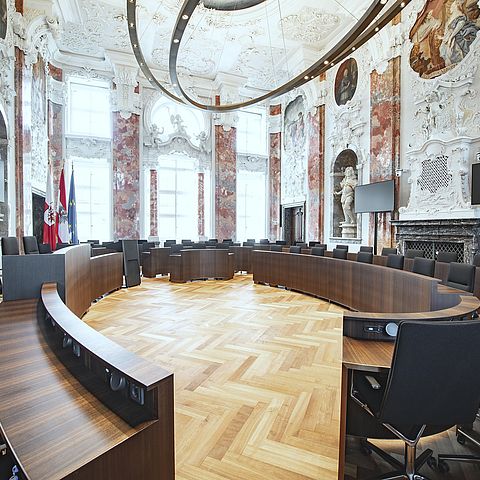 Die Oktober-Sitzung findet im Plenarsaal des Alten Landhauses statt.