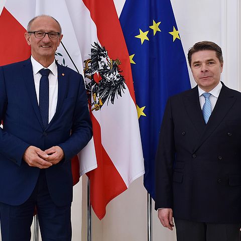 Landeshauptmann Mattle mit dem slowenischen Botschafter Aleksander Geržina 