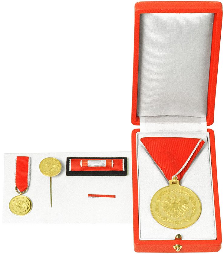 Goldene Medaille am rotem Bande für Verdienste um die Republik Österreich (Lebensrettermedaille)
