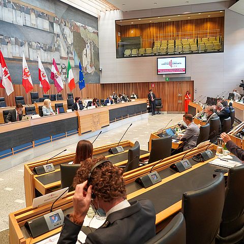 Die Sitzung der Interregionalen Landtagskommission fand im Südtiroler Landtag in Bozen statt.