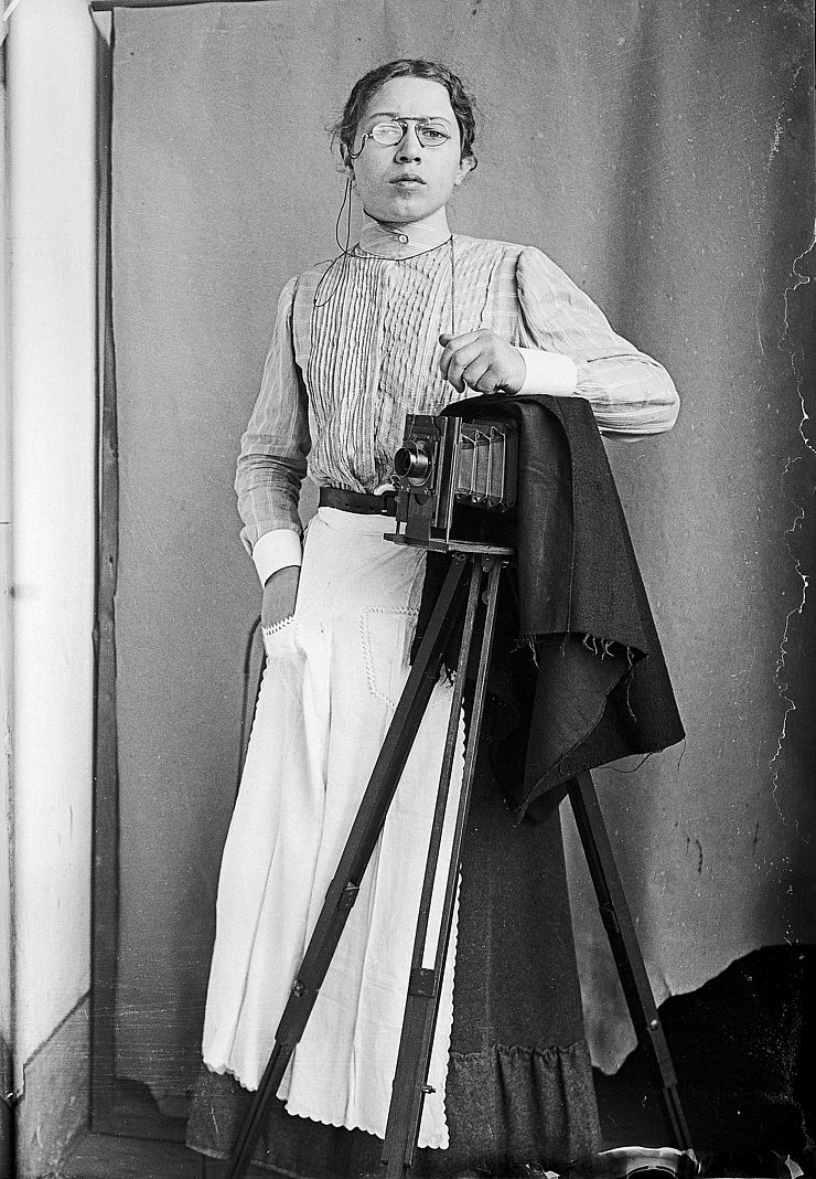 Bild einer Frau aus dem Jahr 1903