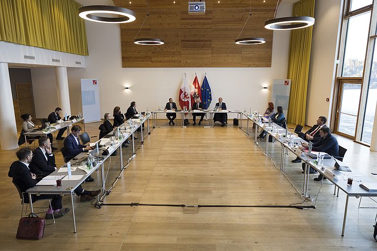 Die Tiroler Landesregierung fand sich bereits gestern, Dienstagnachmittag, in Bad Häring zur zweitägigen Regierungsklausur ein. 
