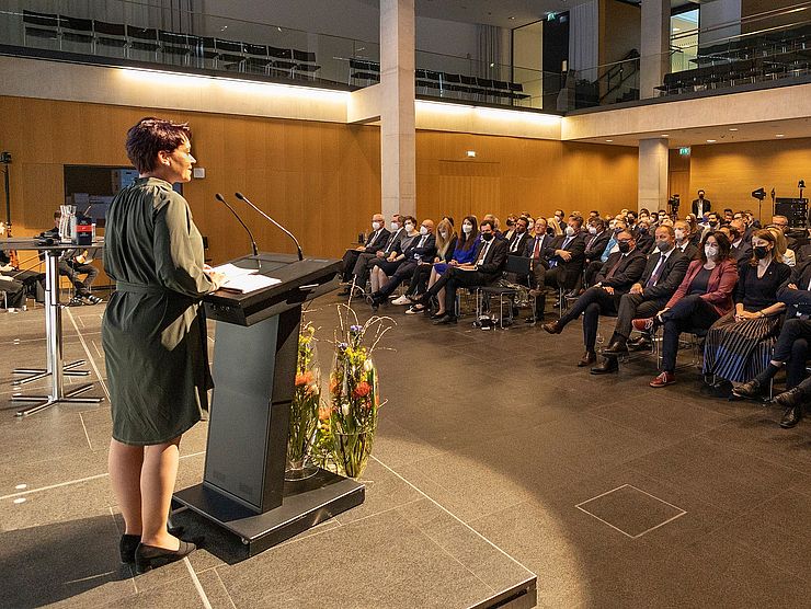 Landtagspräsidentin Sonja Ledl-Rossmann betonte die Bedeutung der Tiroler Landesordnung bei der täglichen Arbeit des Tiroler Landtags. 