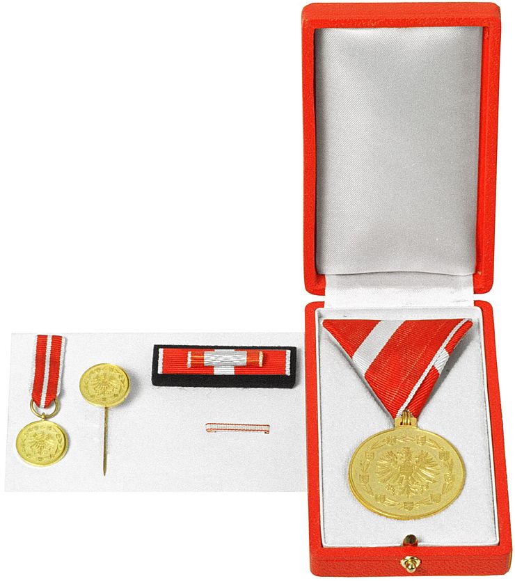 Goldene Medaille für Verdienste um die Republik Österreich