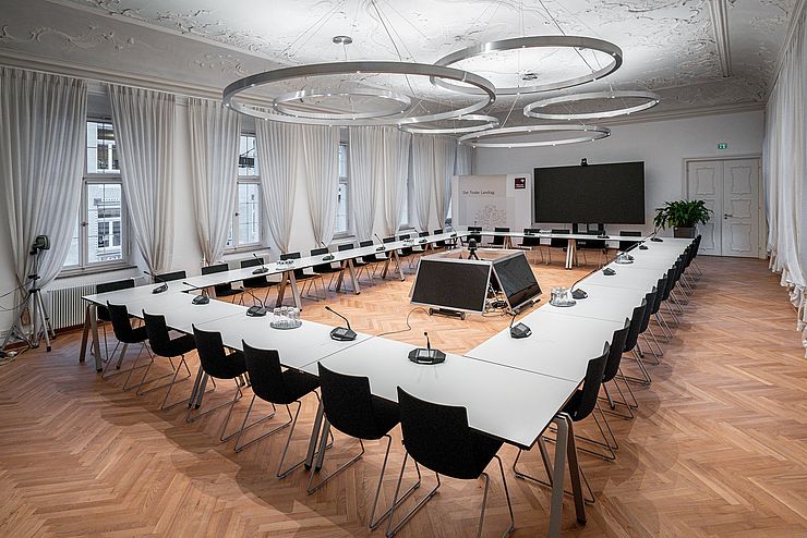 Die Ausschussverhandlungen finden im Rokokosaal statt.