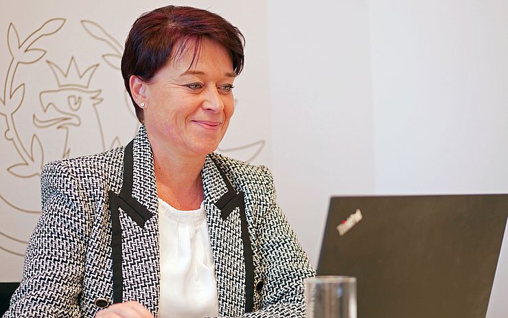 Landtagspräsidentin Sonja Ledl-Rossmann nimmt virtuell bei der Europakonferenz teil.