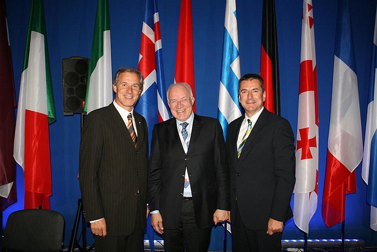 Sitzungsteilnehmer in Kiew: v.l. LR Josef Martinz (Kärnten), LTP Herwig van Staa (österreichischer Delegationsleiter), Andreas Kiefer (Generalsekretär KGRE im Europarat)