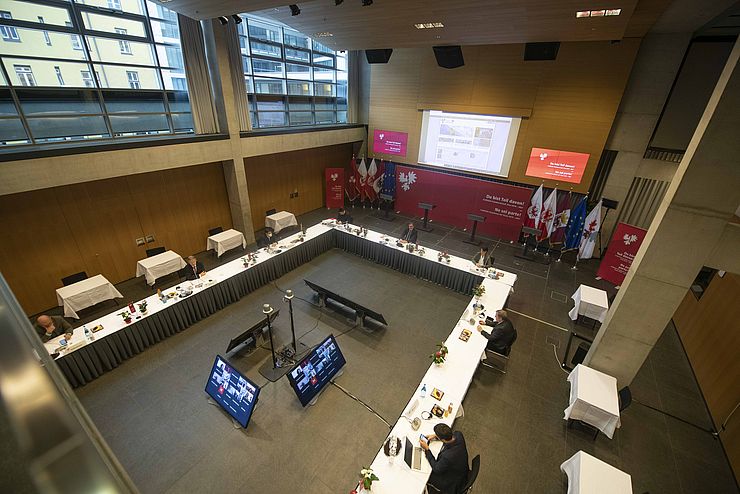 Die Tiroler Delegation befand sich im Großen Saal im Innsbrucker Landhaus.