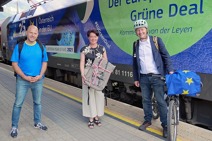Gruppenfoto von Präsidentin Sonja Ledl-Rossmann, Martin Selmayr und Paul Schmidt, dem Generalsekretär der Österreichischen Gesellschaft für Europapolitik