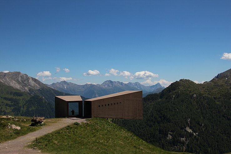 Architektur Skulptur "Das Fernrohr" der "Timmelsjoch Erfahrung".