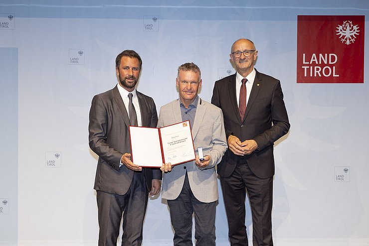 © Land Tirol / Mario Webhofer v.l.n.r. 1. LHStv. Georg Dornauer, Martin Falch, LH Anton Mattle