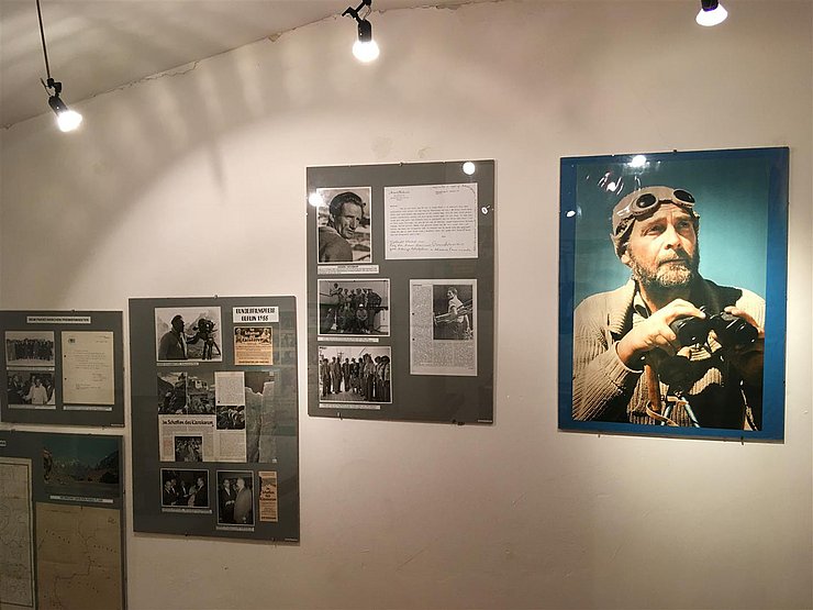 Blick in das Stiegenhaus in der "Sammlung Hias Rebitsch"