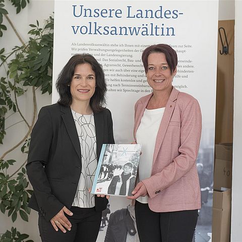 Landtagspräsidentin Ledl-Rossmann und Landesvolksanwältin Berger bei der Präsentation des Jahresberichtes 2017