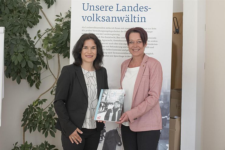 Landtagspräsidentin Ledl-Rossmann und Landesvolksanwältin Berger bei der Präsentation des Jahresberichtes 2017