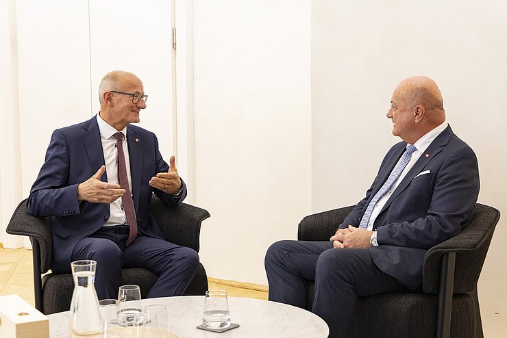 Gespräch, sitzen auf Couchsesseln