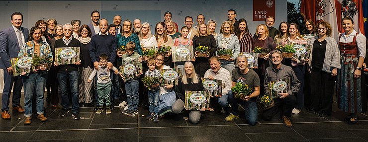 Die Ausgezeichneten aus dem Bezirk Innsbruck-Land (West) sind zu sehen.