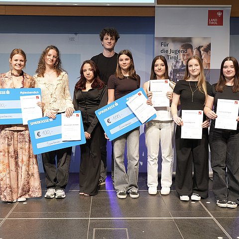 � Land Tirol/Trenker Bundesfinale Jugendredewettbewerb 2026: LRin Mair gratuliert Tiroler Redetalenten