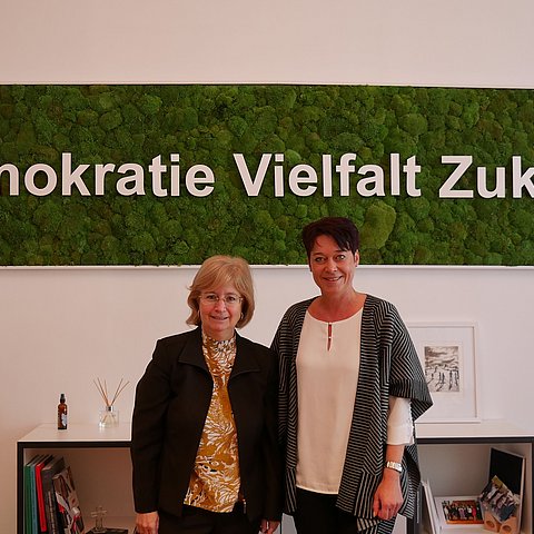 v.l. die israelische Botschafterin Tayla Lador-Fresher und Frau Landtagspräsidentin Sonja Ledl-Rossmann