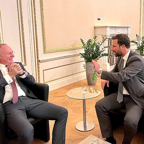 LHStv Georg Dornauer im Gespräch mit Innenminister Gerhard Karner.