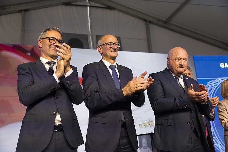 Freuten sich über diesen historischen Moment (v.li.): LH Arno Kompatscher, LH Anton Mattle und Bundeskanzler Christian Stocker.