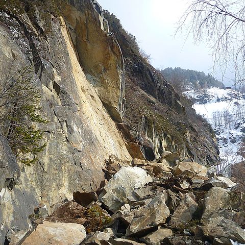 Die ExpertInnen beim „Geoforum Umhausen“ setzen sich unter anderem mit Schutzmaßnahmen gegen Felsstürze auseinander.