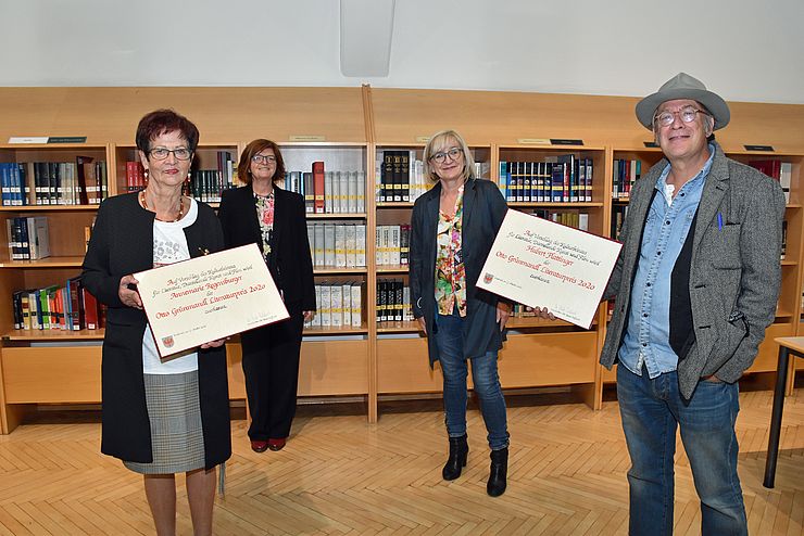 Von links Annemarie Regensburger, Laudatorin Irmgard Bibermann, LRin Beate Palfrader sowie Hubert Flattinger bei der Verleihung des Otto Grünmandl Literaturpreises 2020.