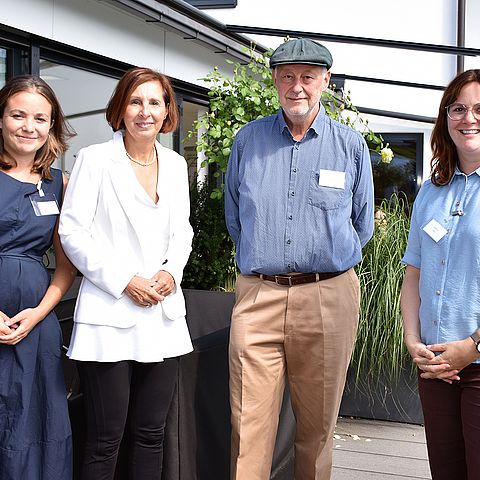 Soziallandesrätin Gabriele Fischer mit dem Organisationsteam der Sommerakademie von li. Caro Pircher, Asylkoordinator Herbert Langthaler und Kathrin Heis von der Plattform Asyl.