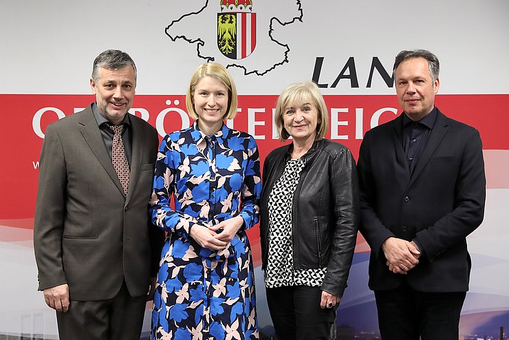 Im Bild mit von links: Bildungsdirektor Oberösterreich Alfred Klampfer, Christine Haberlander, Beate Palfrader und Bildungsdirektor Paul Gappmaier 