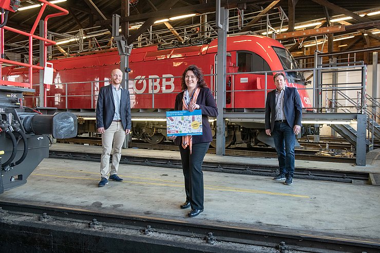 von links: Michael Schwendinger (VCÖ), Landeshauptmann-Stellvertreterin Ingrid Felipe und Rene Zumtobel (ÖBB)