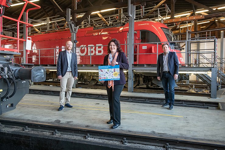 von links: Michael Schwendinger (VCÖ), Landeshauptmann-Stellvertreterin Ingrid Felipe und Rene Zumtobel (ÖBB)