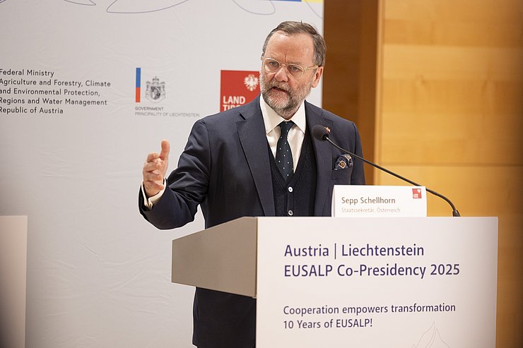 Sepp Schellhorn bei der Pressekonferenz
