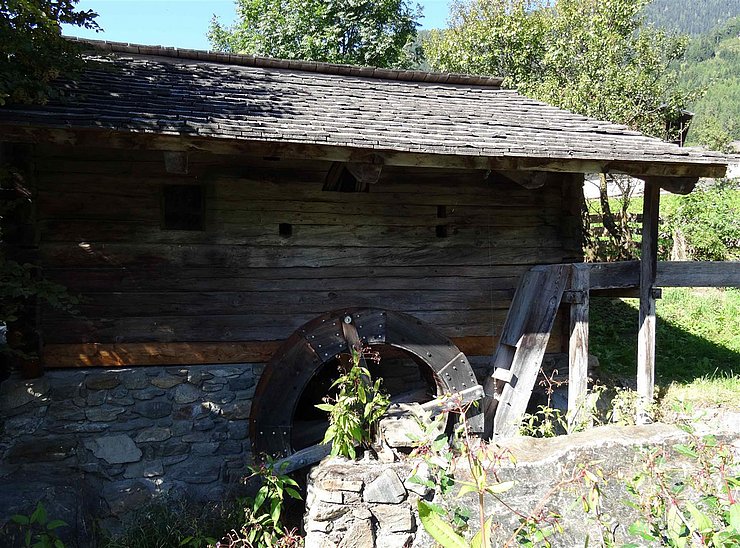 Wasserrad im "Freilichtmuseum Oberlienz"