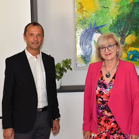 Kulturlandesrätin Beate Palfrader mit Landesmusikdirektor Helmut Schmid