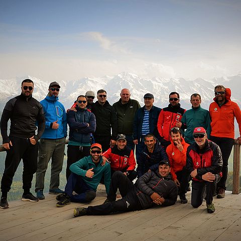 Gruppenfoto der Bergretter aus Tirol und Georgien.