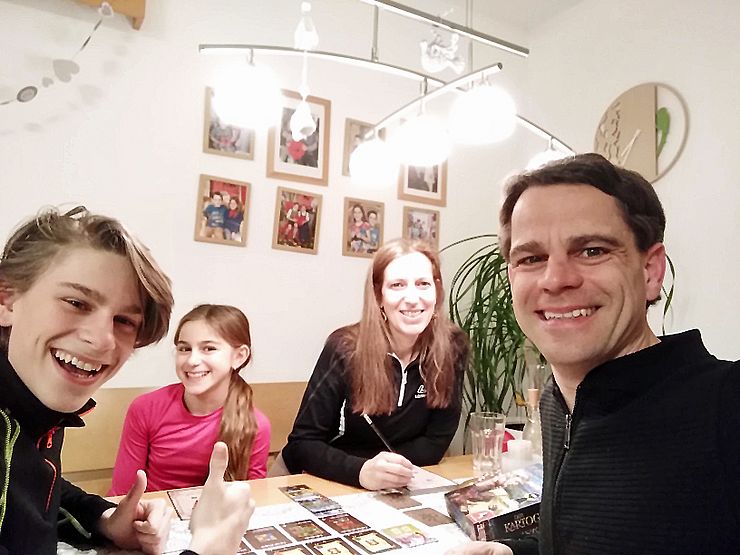 Familie Pfurtscheller aus Kufstein mit Julian (15 Jahre) und Eva Maria (11 Jahre) freute sich über den Spielgewinn. 