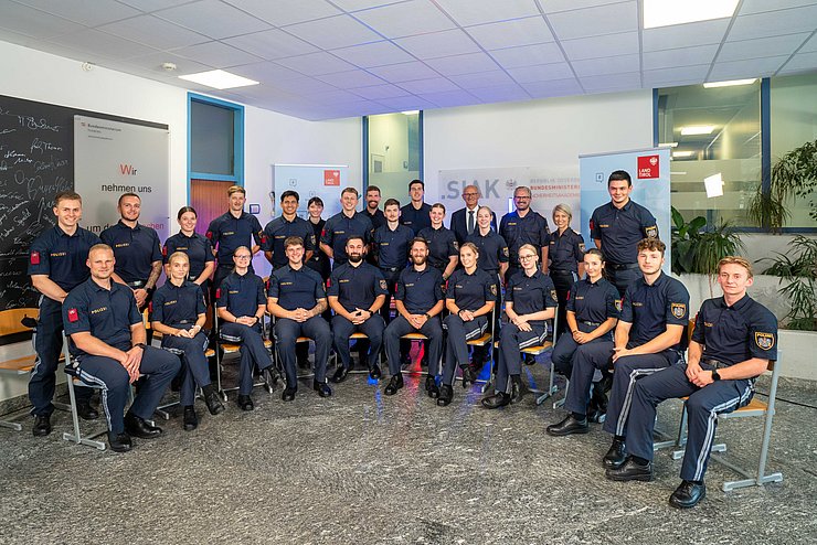 Ein Gruppenbild einer Klasse von Polizeischülerinnen und -schüler.