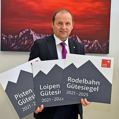 Tirols Wintersport-Infrastruktur ist von geprüfter Qualität. 62 Rodelbahnen, 15 Loipenregionen und 51 Pisten tragen das Gütesiegel des Landes Tirol. 