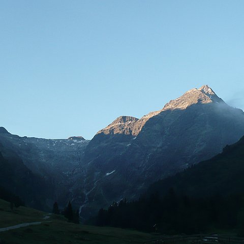 Imposant und majestätisch präsentiert sich der Lüsener Fernerkogel. Für einen sicheren Aufstieg wird der Weg neu angelegt. 