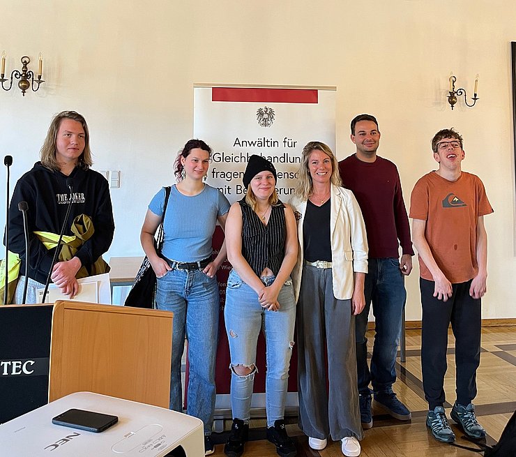 © AufbauwerkLachhof Gruppenbild mit 6 Personen