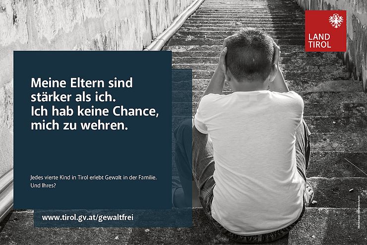 Plakat Kampagne "Gewaltfreie Erziehung", Junge sitzt am Boden