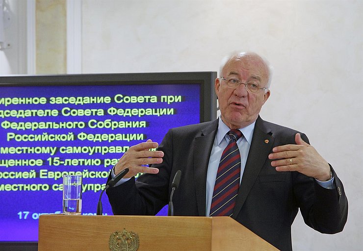 Kongresspräsident van Staa am Präsidium der internationalen Konferenz in Moskau