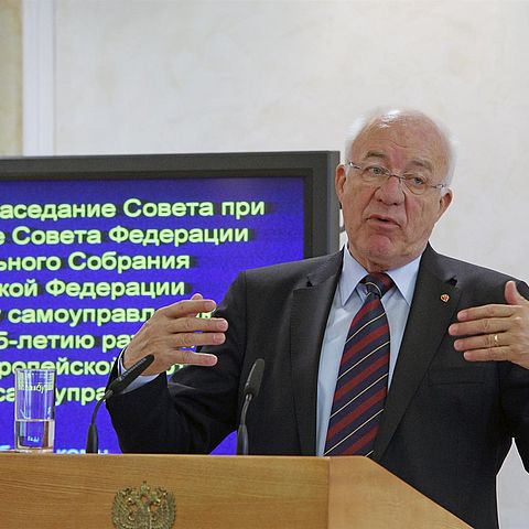 Kongresspräsident van Staa am Präsidium der internationalen Konferenz in Moskau