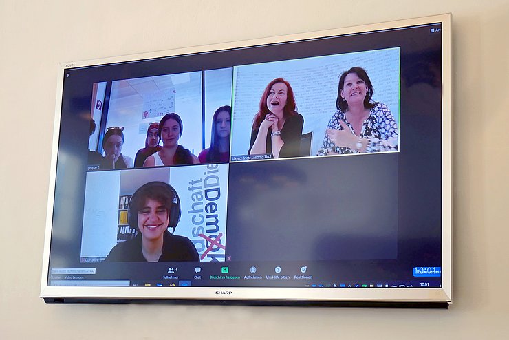 Bildschirm mit den TeilnehmerInnen des virtuellen Workshops