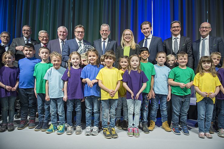 Zum Abschluss der Veranstaltung interpretierte der Klassenchor "Spatzenhaufen" der 1. Klasse der Volksschule Steinach am Brenner die "Europahymne".
