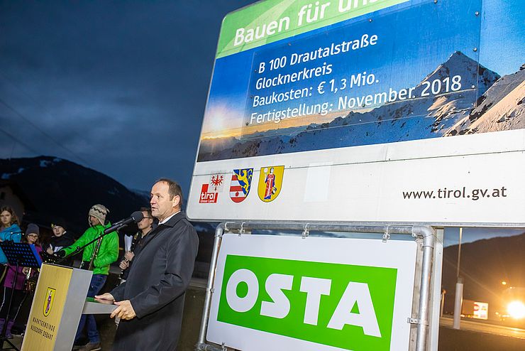 LHStv Josef Geisler freut sich, das größte Straßenbauprojekt des heurigen Jahres in Osttirol seiner Bestimmung übergeben zu können.