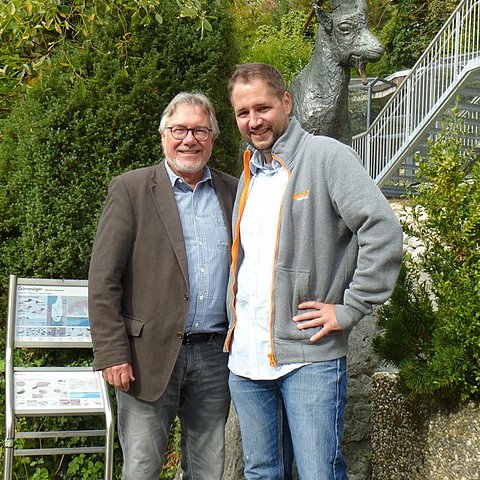 Michael Martys (l.) mit seinem Nachfolger André Stadler im Alpenzoo Innsbruck-Tirol.