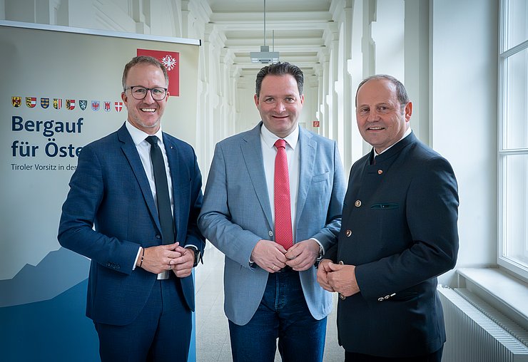 © Land Tirol/Neuner Drei Männer auf Gruppenfoto