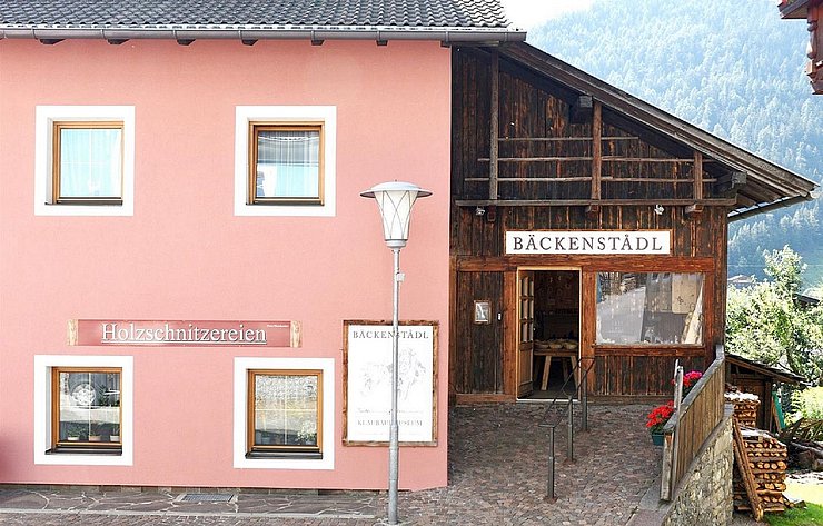 Aussenansicht des Museums "Klaubaufmuseum im Bäckenstadl" in Lienz, Osttirol.