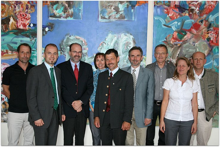 Dipl.-Ing. Hanspeter Schroll (BFI), Präsident Josef Hechberger, BH Dr. Christian Bidner, Mag. Claudia Huber-Wurzenrainer (Grundverkehr), Obmann der Bezirkslandwirtschaftskammer Hannes Gwiggner, Direktor Dipl.-Ing. Richard Norz, Bezirksstellenleiter Ing. A